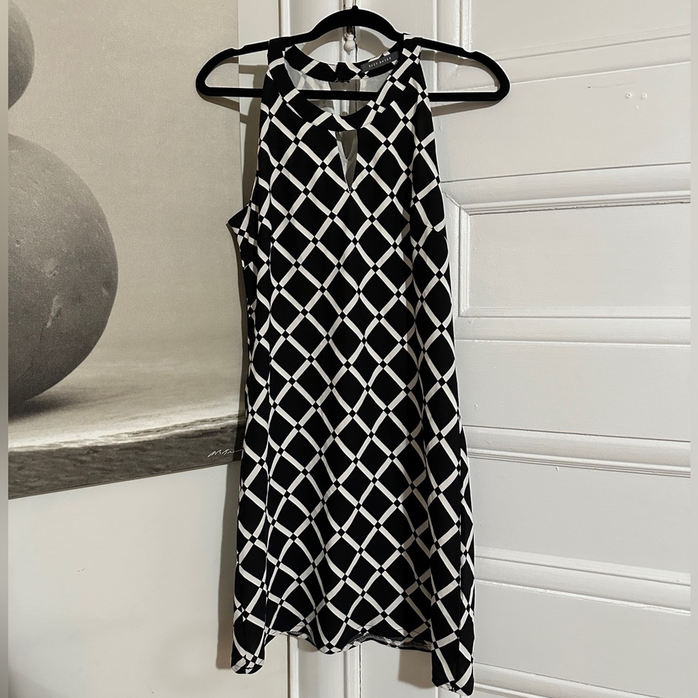 Suzy Shier Black and Withe Dress 🖤🤍